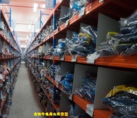 廣州海珠區(qū)服裝電商貨架案例